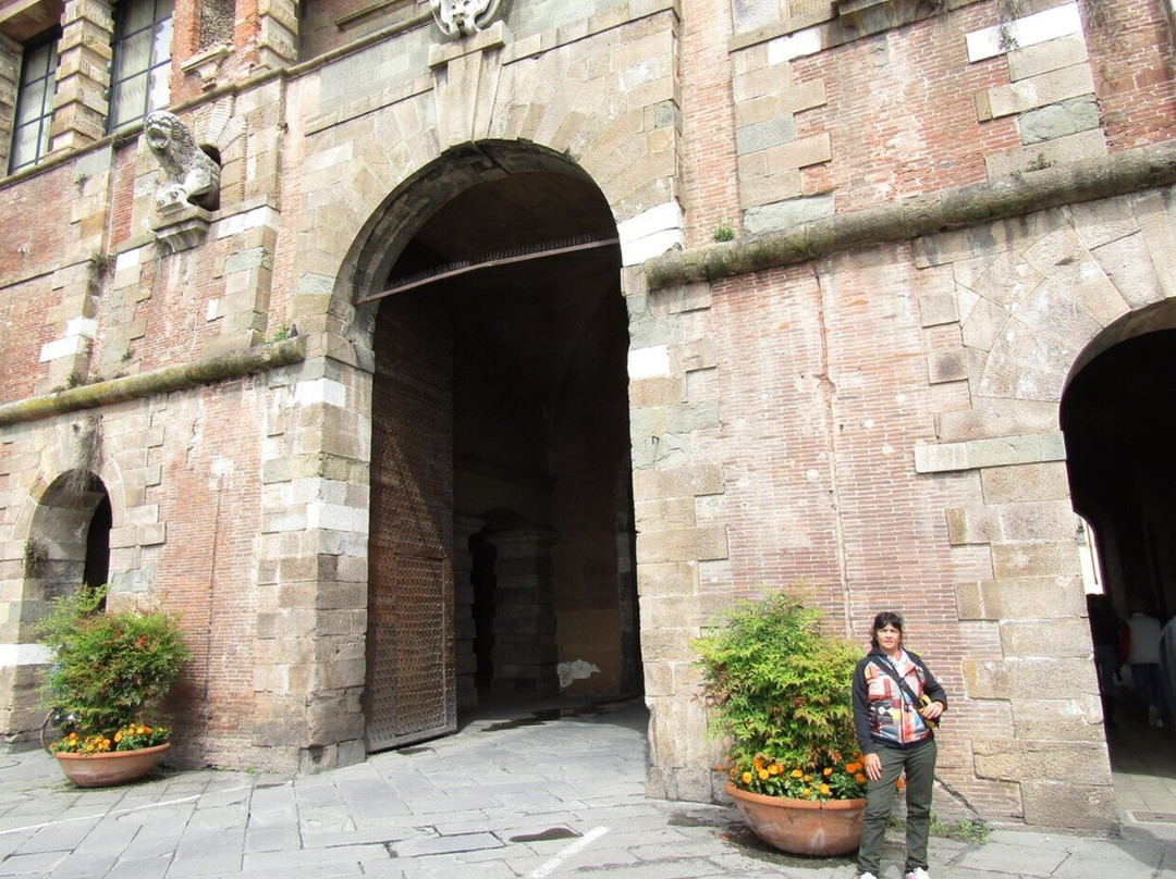 Porta San Pietro-卢卡必去景点