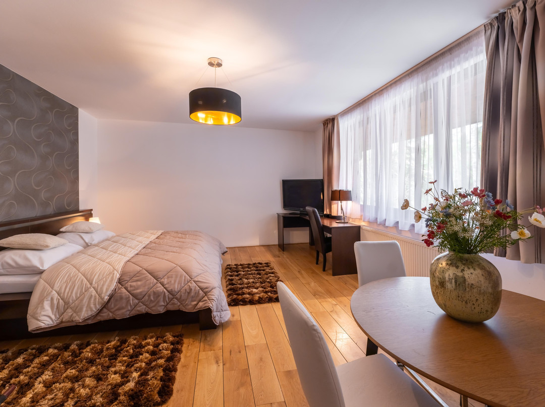 Archa Restaurant & Hotel主图