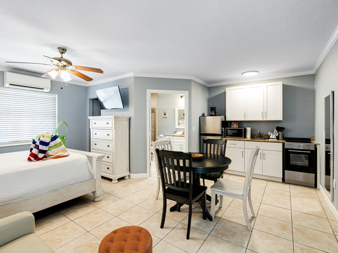 Tropical Beach Resorts - Sarasota主图