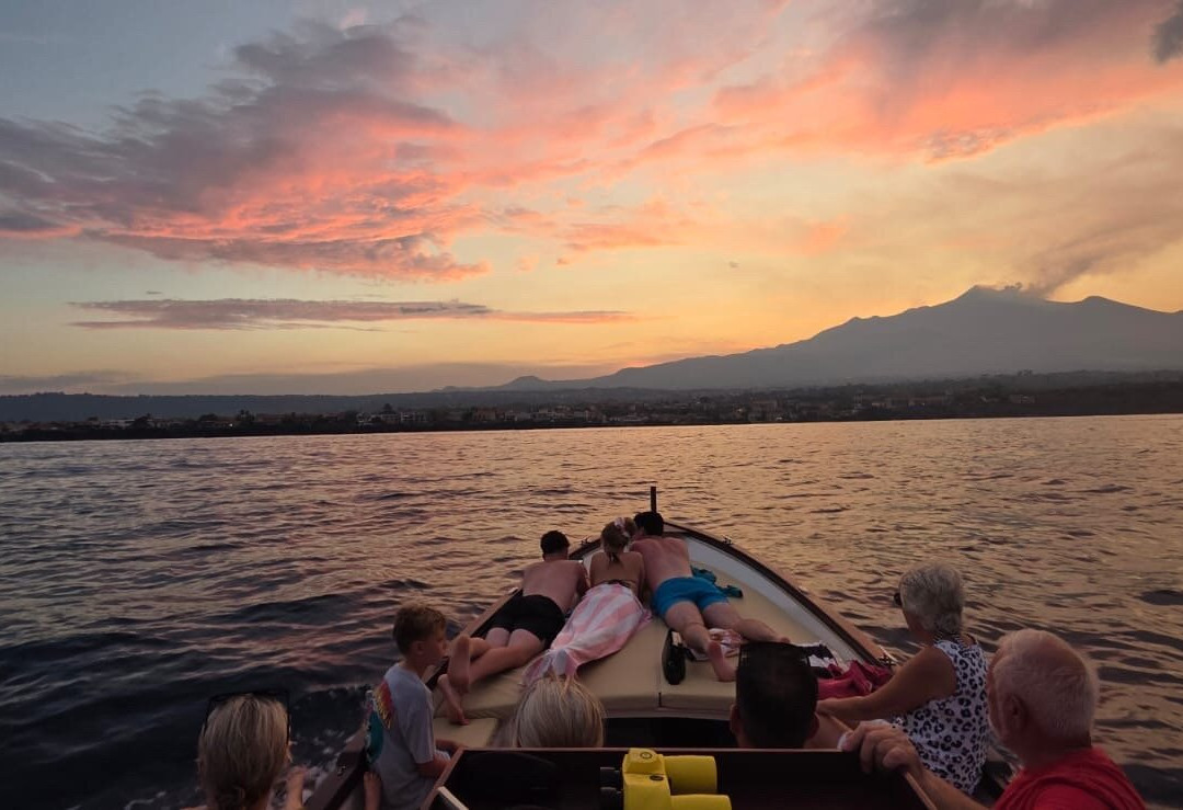 Afrodite Boat Excursions-Pozzillo必去景点