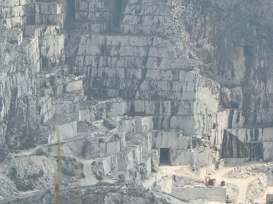 Campocecina Carrara Ms-卡拉拉必去景点