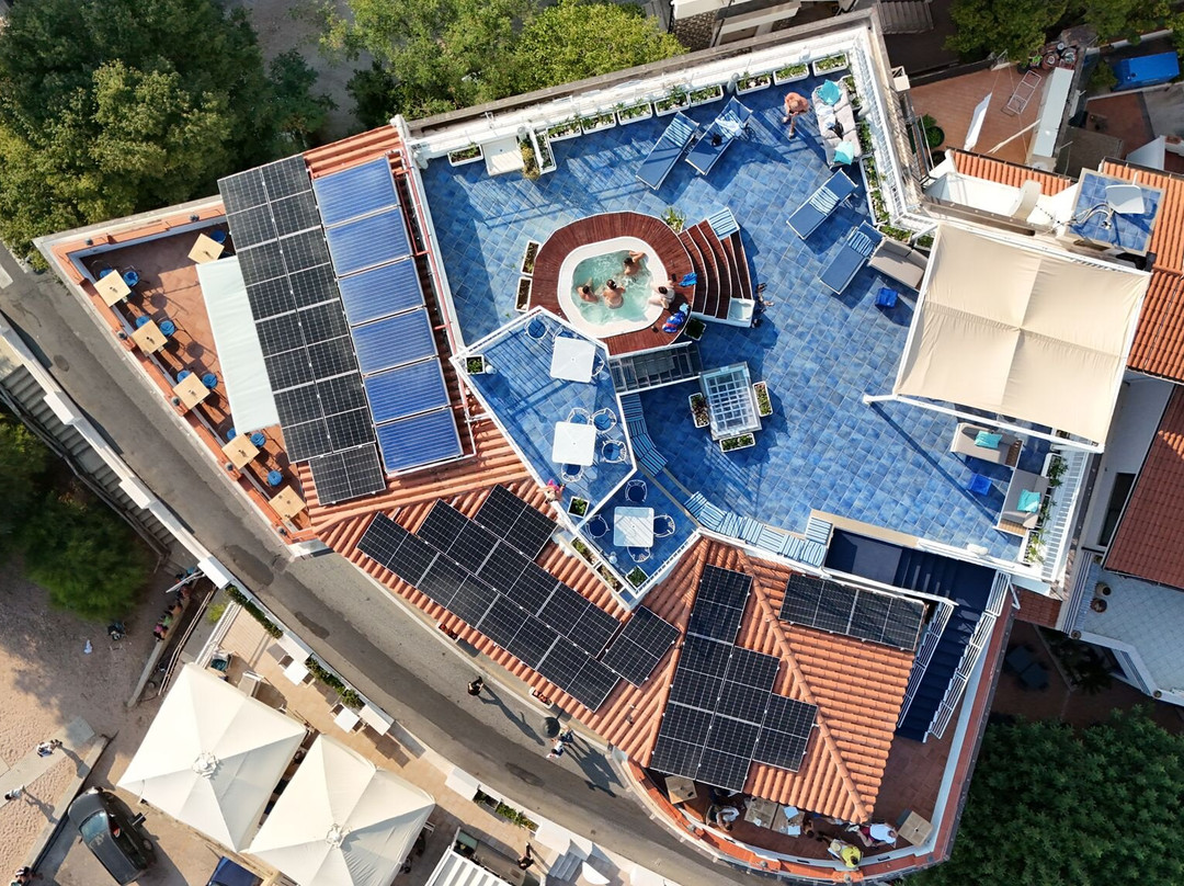 BUE Marino Hotel & Rooftop Bar主图