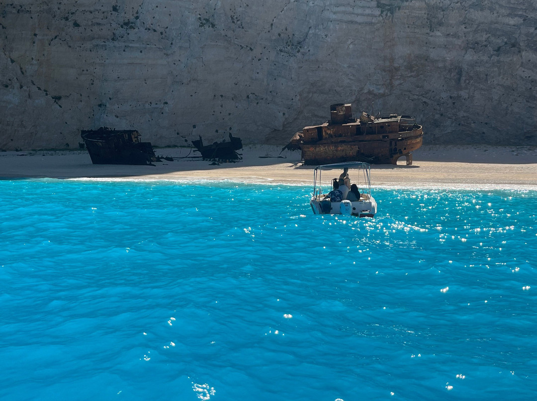 Fioro Boat Rentals-Agios Sostis必去景点