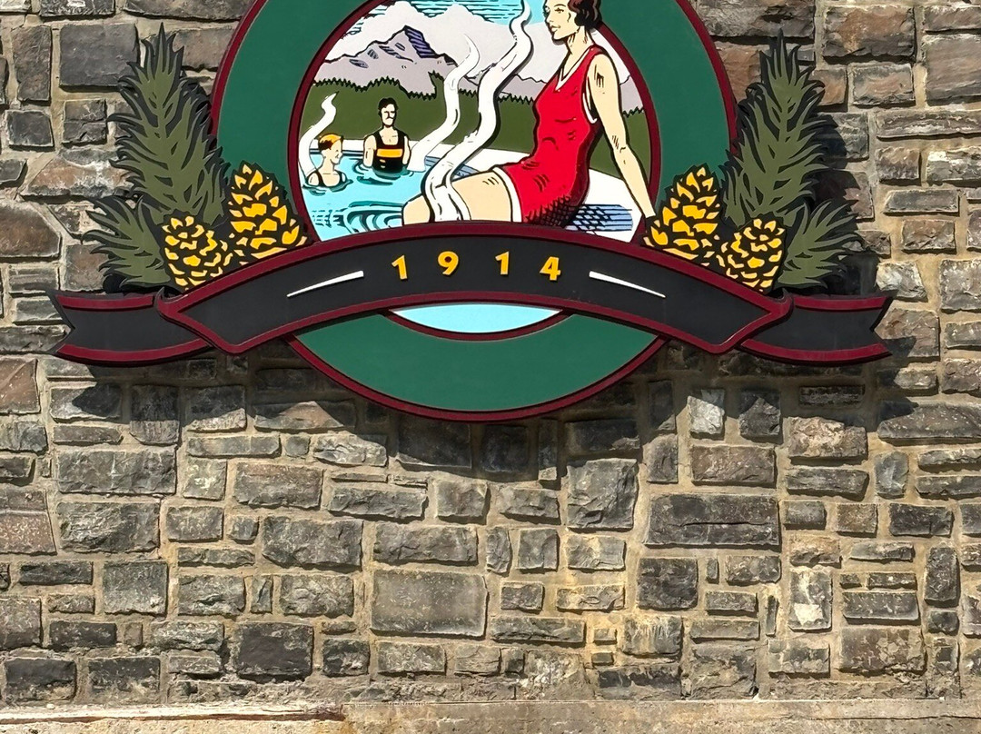 镭温泉村-Radium Hot Springs必去景点