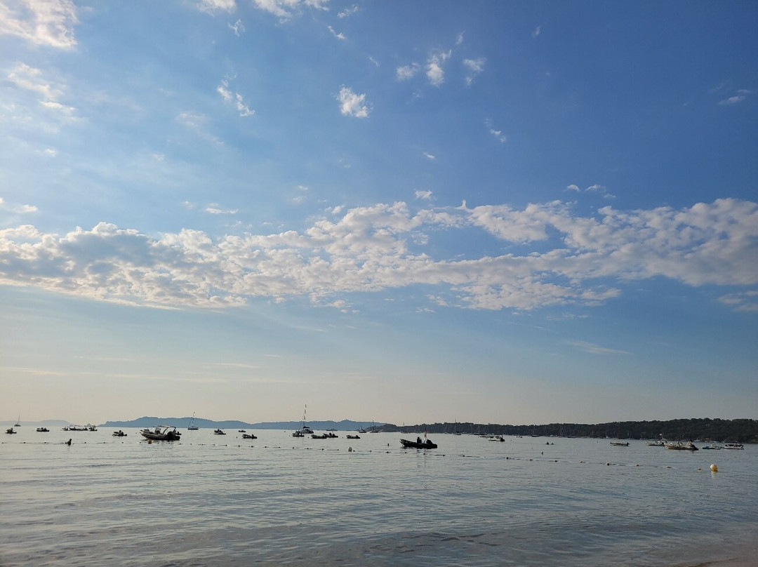 Beach La Bergerie-耶尔必去景点