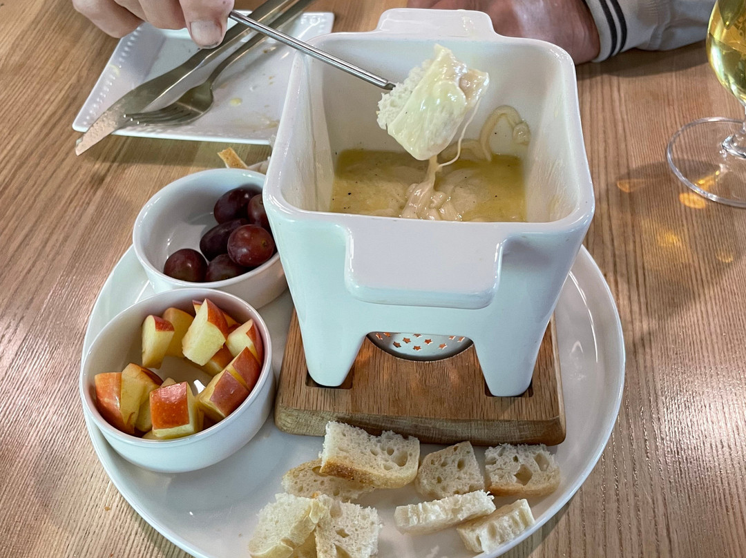 1827 Wine & Cheese Lounge