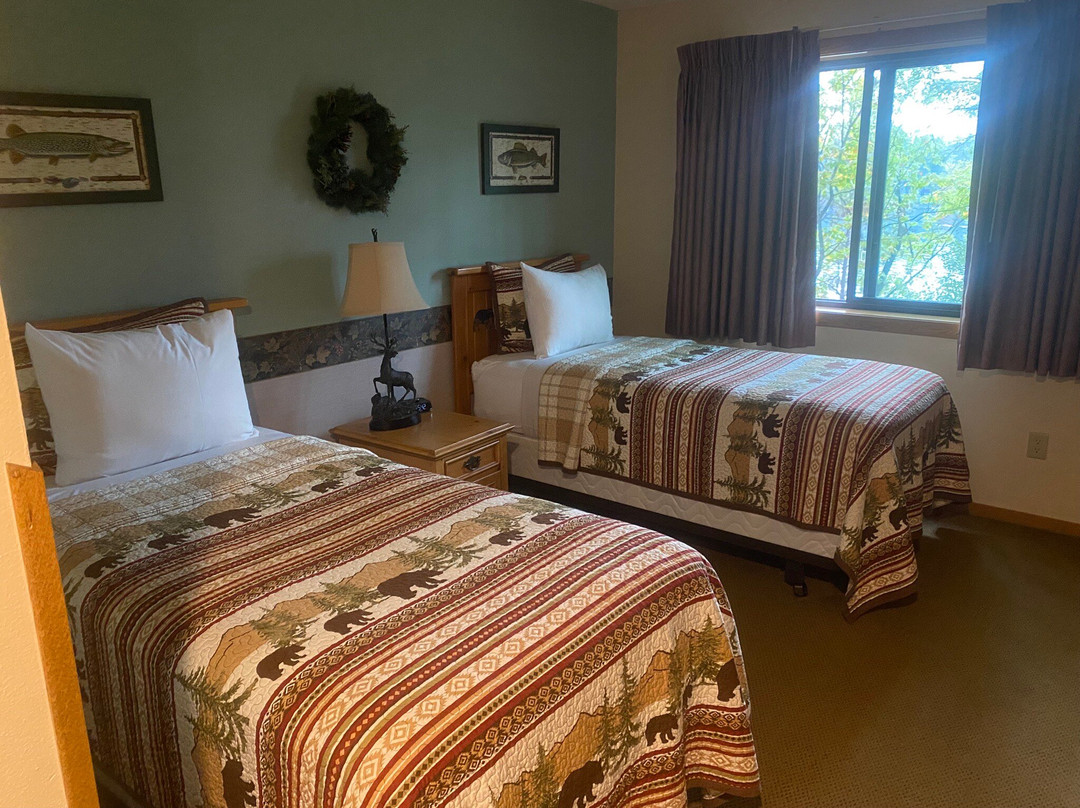 The Pointe Hotel & Suites主图