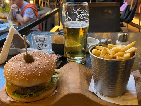 Oping's Cocktails And Beer-地拉那必去景点