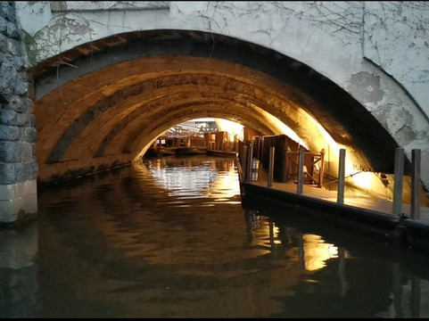 Wine Boat-布拉格必去景点