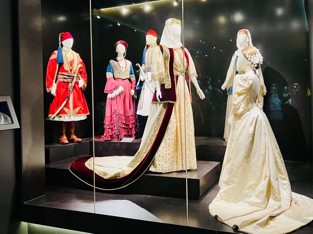 Victoria G. Karelias Collection of Greek Traditional Costumes-卡拉马塔必去景点