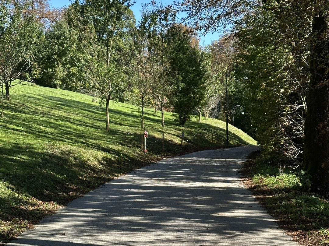 Sprehajalna Pot Okoli Blejskega Jezera-布莱德必去景点