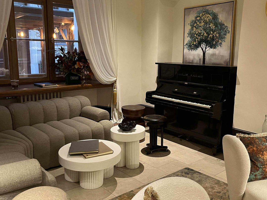 圆顶温泉酒店主图