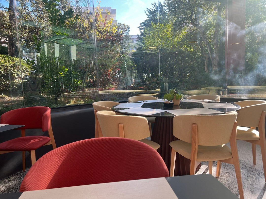 巴里你好酒店主图