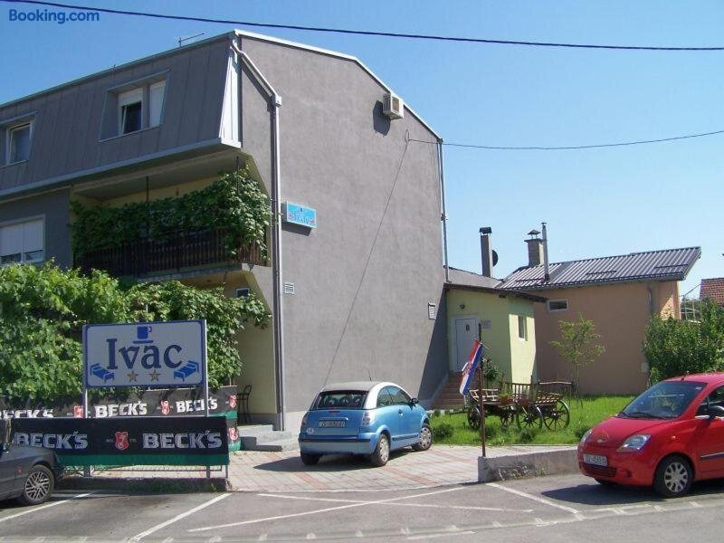 Guest House Ivac Inn主图