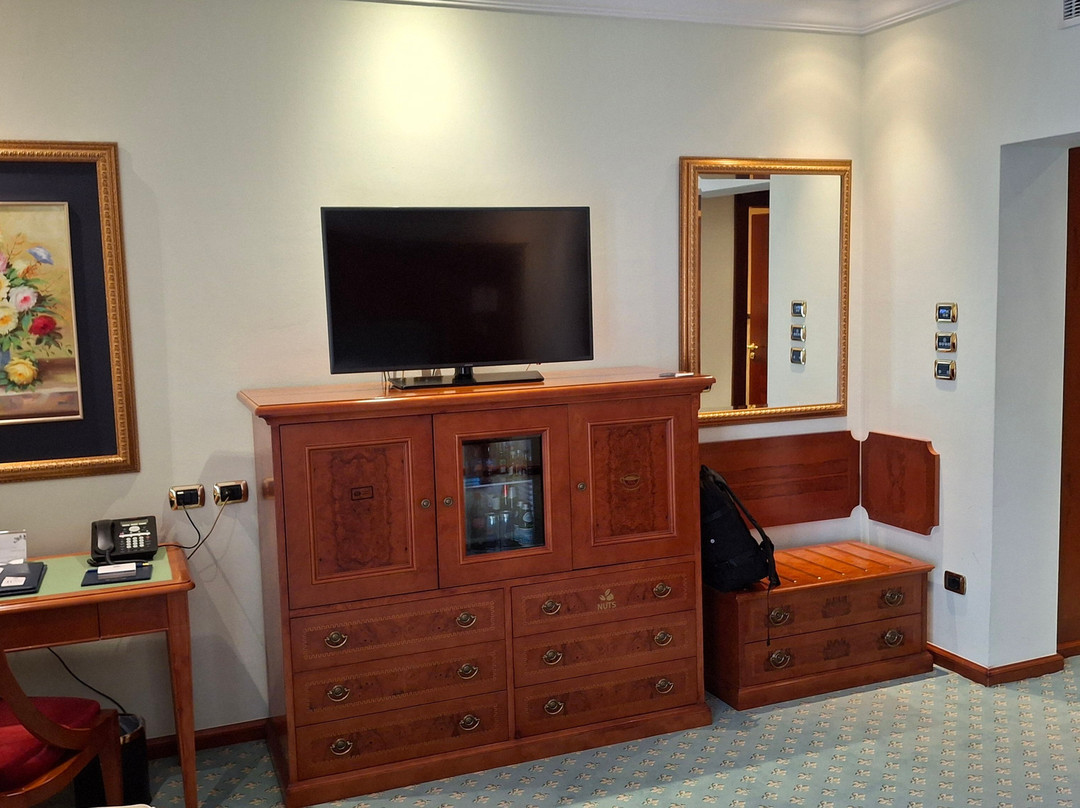 普里什蒂纳瑞士钻石酒店主图