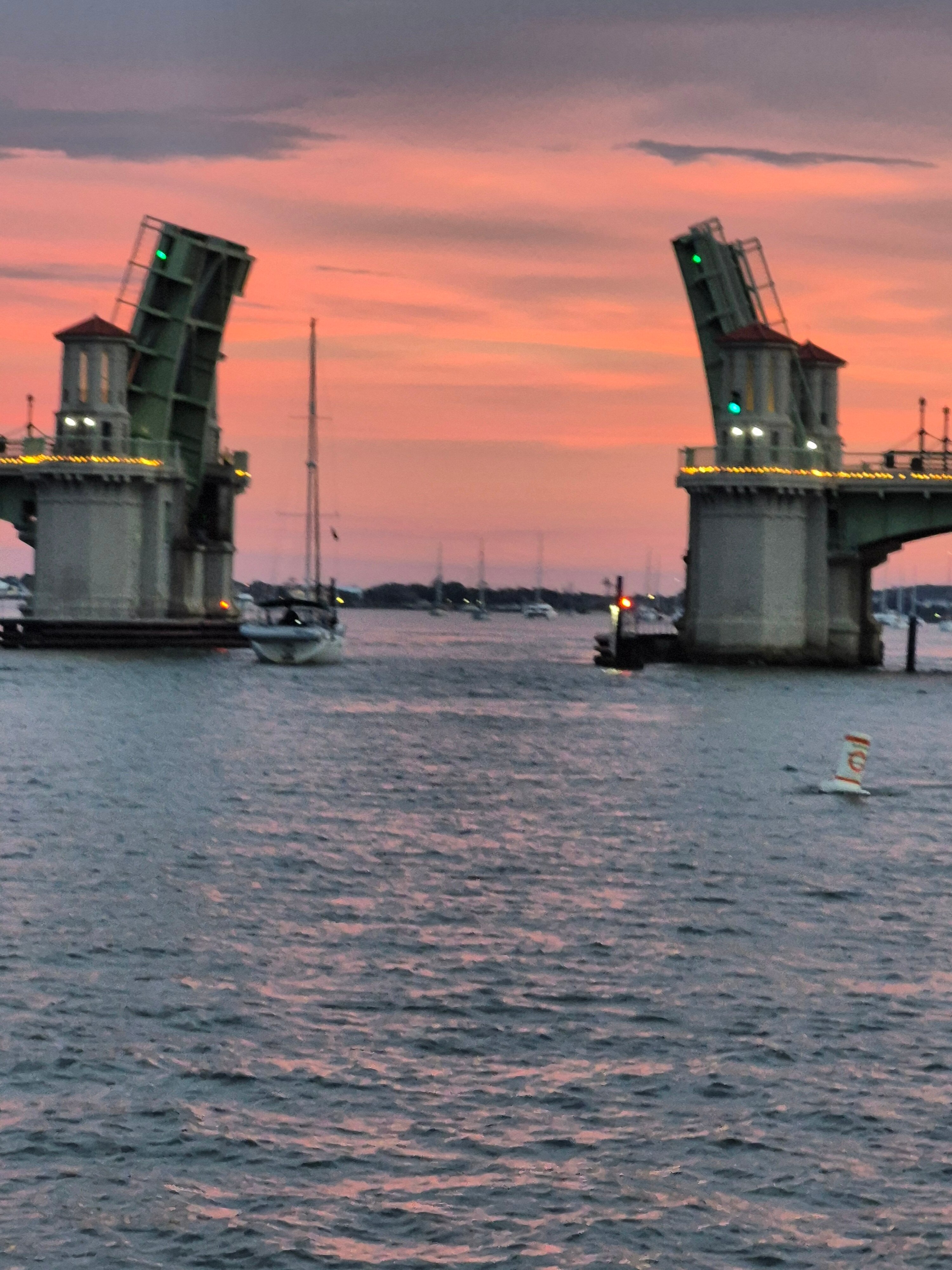 Edgewater Inn-官方