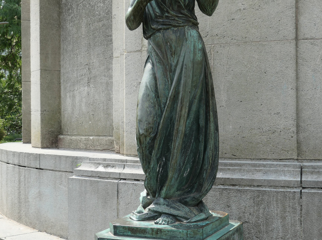 Mémorial Louis Schmidt-艾特贝克必去景点