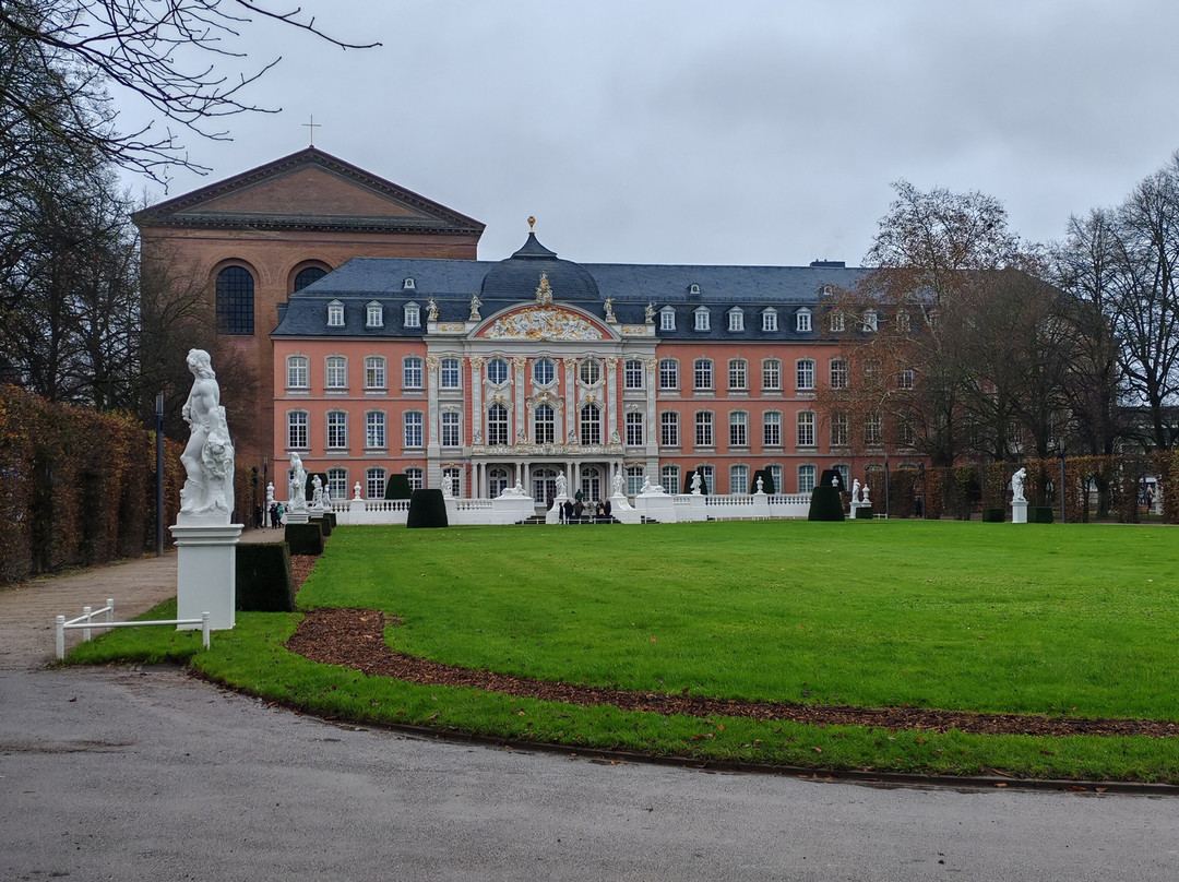 Maginot Line Tours - Tucker Tours-Sedan必去景点