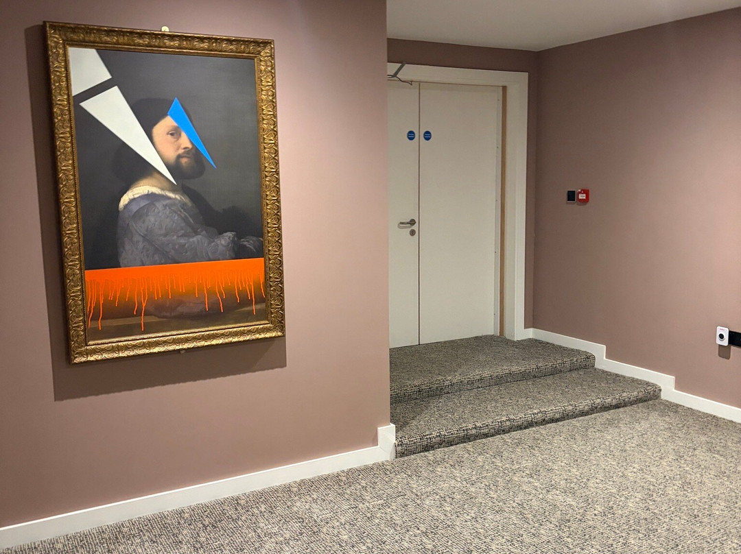 爱德华德勋爵酒店主图