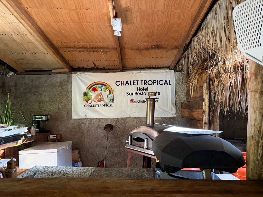 Chalet Tropical Hotel &  Bar Restaurant主图