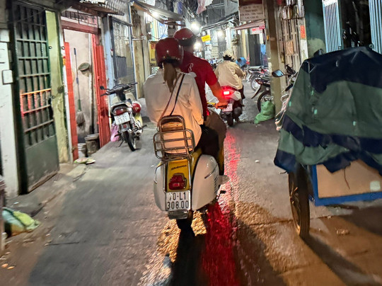 Vespa Rouge-胡志明市必去景点