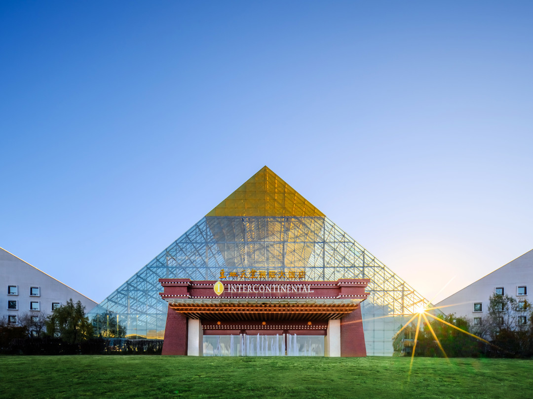 拉萨圣地天堂洲际大饭店主图