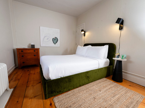 The ButtonBall Inn主图