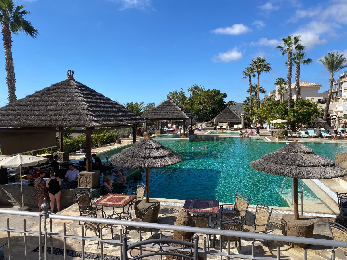 摄政乡村俱乐部公寓套房-泳池