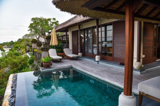 巴厘岛金巴兰湾四季度假村酒店主图