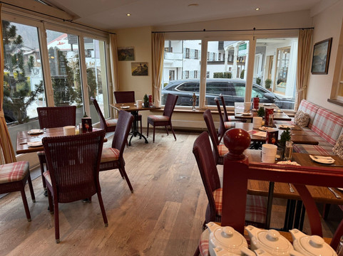 阿德勒酒店主图