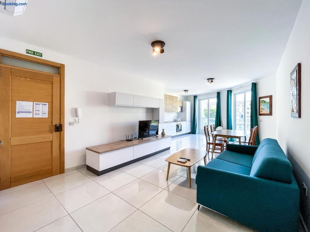 Msida Central Suites - EMMNIC Court