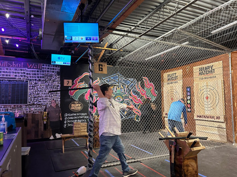 Bury The Hatchet Old Bridge - Axe Throwing-Old Bridge必去景点