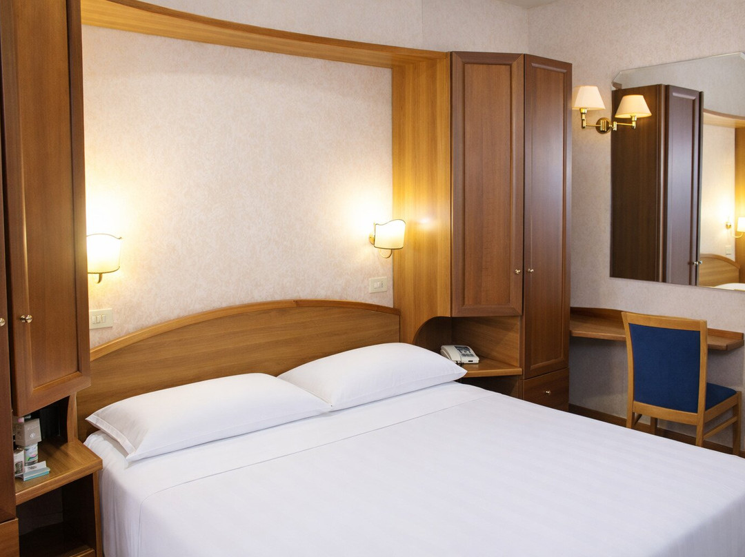 菲酒店安布拉主图