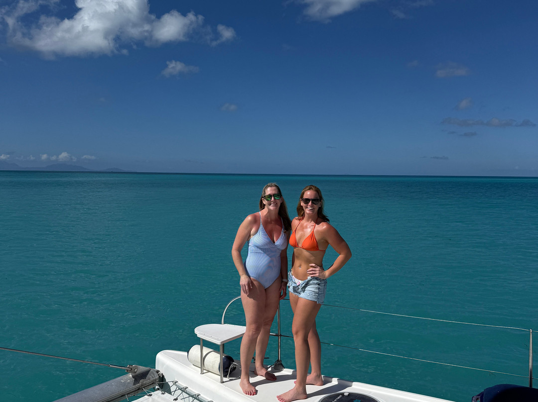 Catamaran Sailing Antigua-Jolly Harbour必去景点