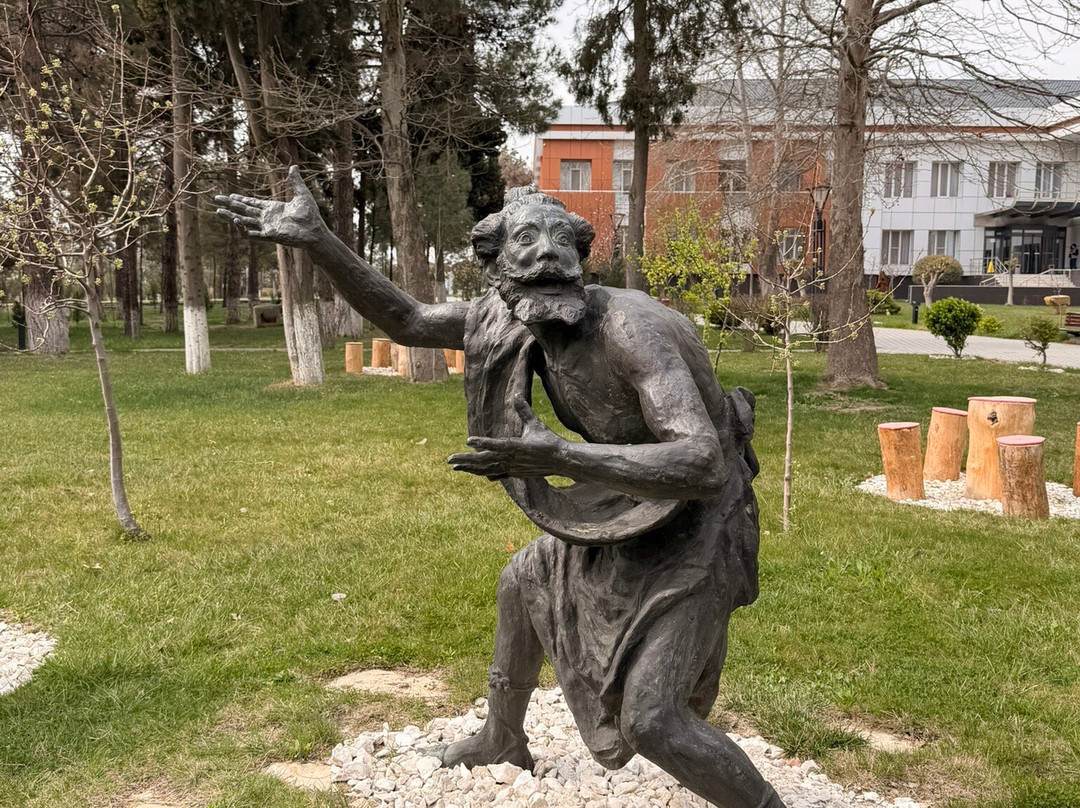 纳夫塔兰梧桐健康酒店主图