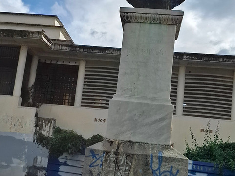 Gourbeyre Statue-Pointe-a-Pitre必去景点