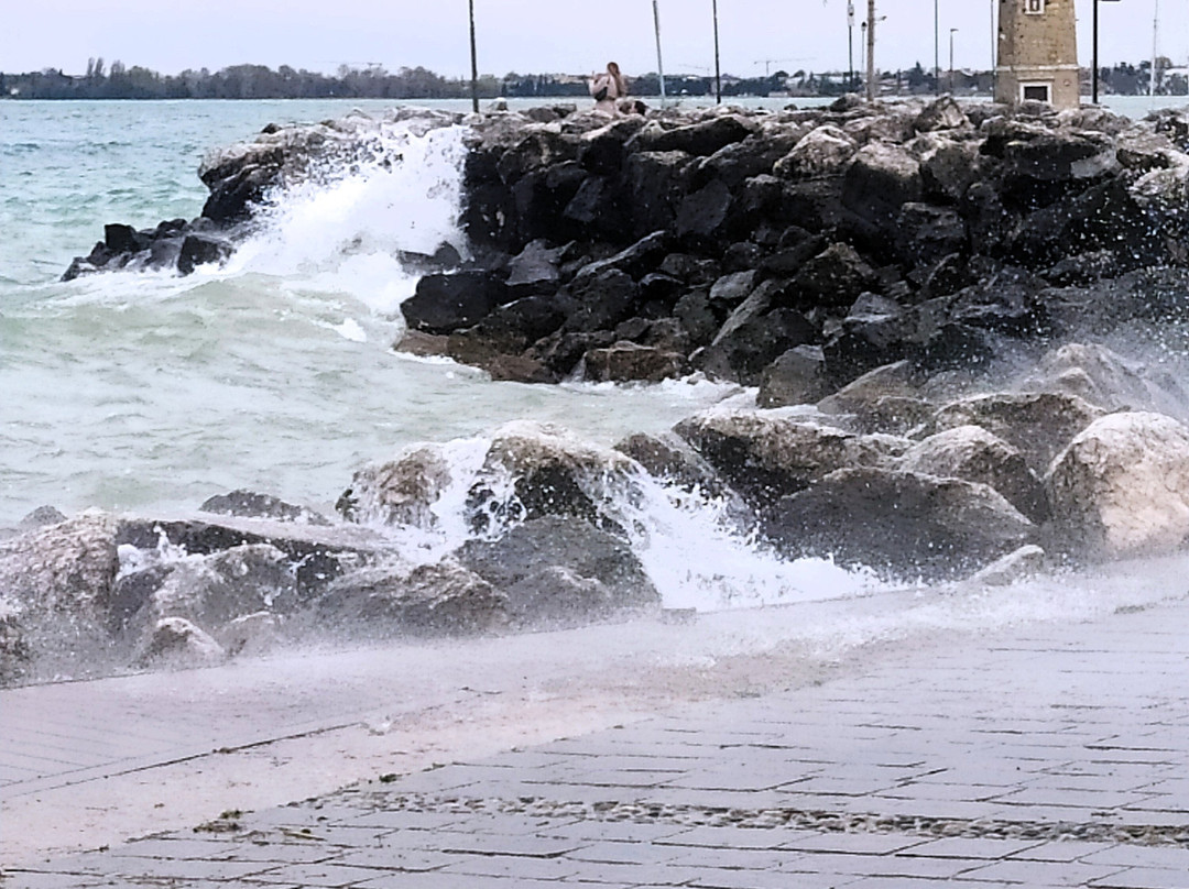 Porto Nuovo E Faro-代森扎诺-德尔加达必去景点