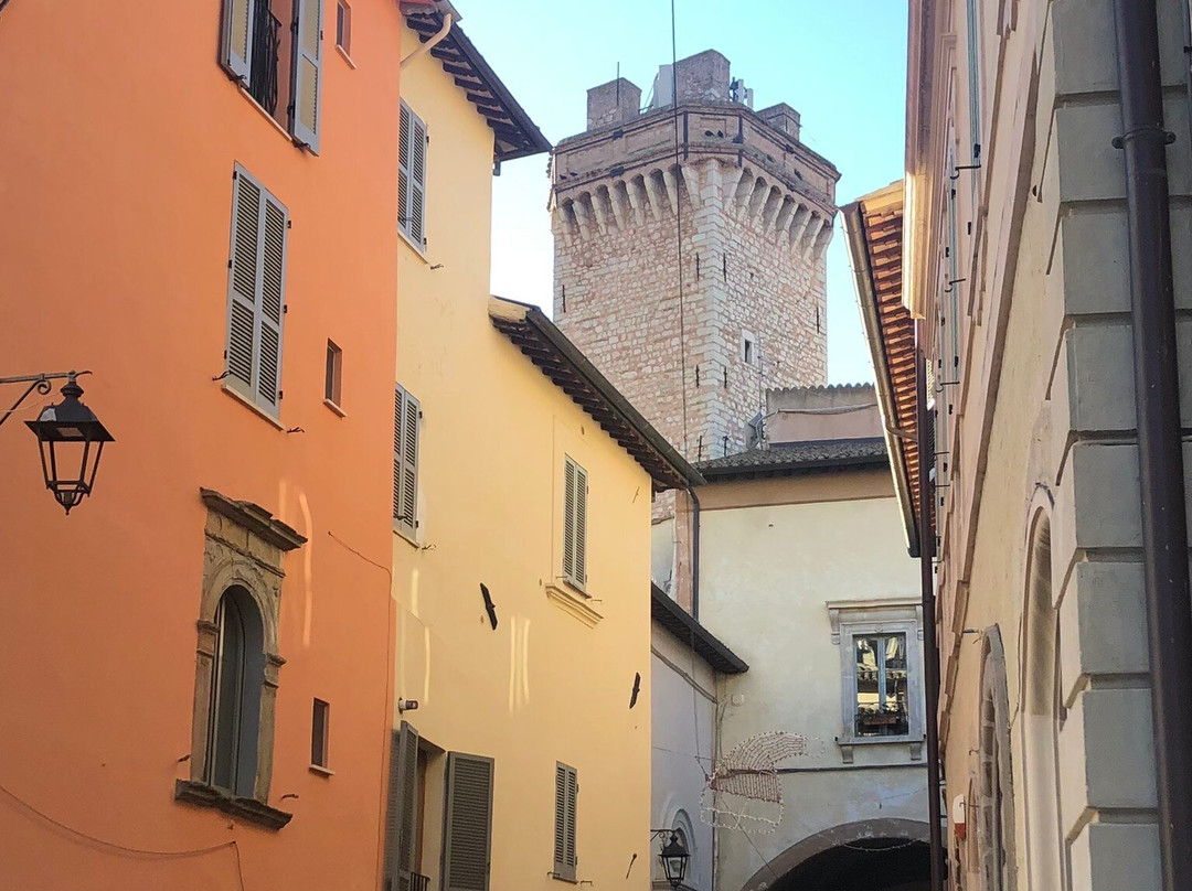 Torre Dell'orologio-Trevi必去景点