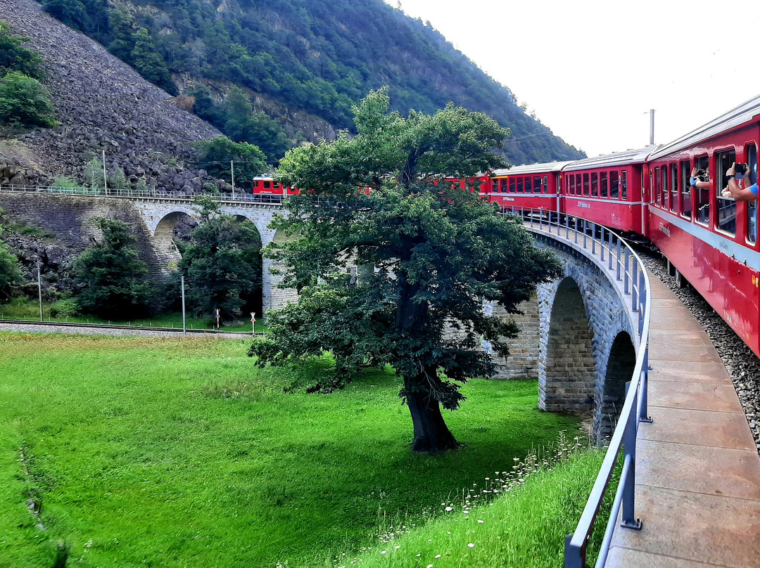 Trenino Rosso del Bernina-蒂拉诺必去景点