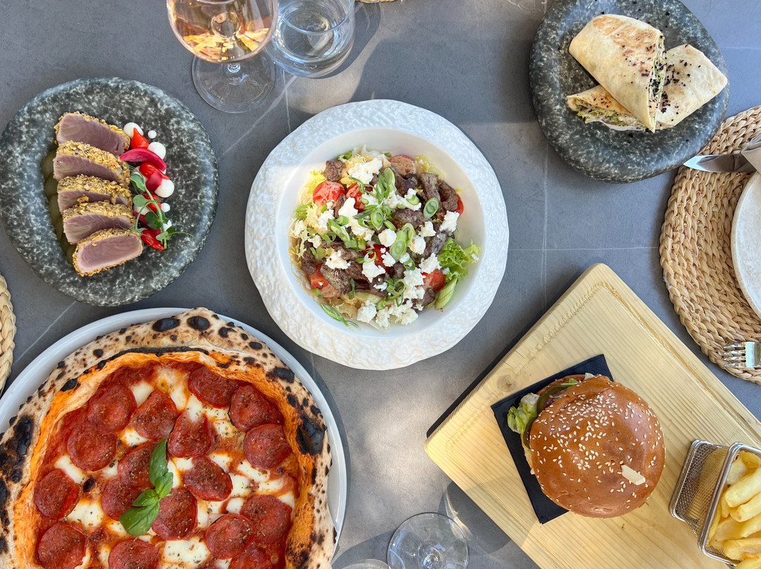 Tiha Restaurant And Bar