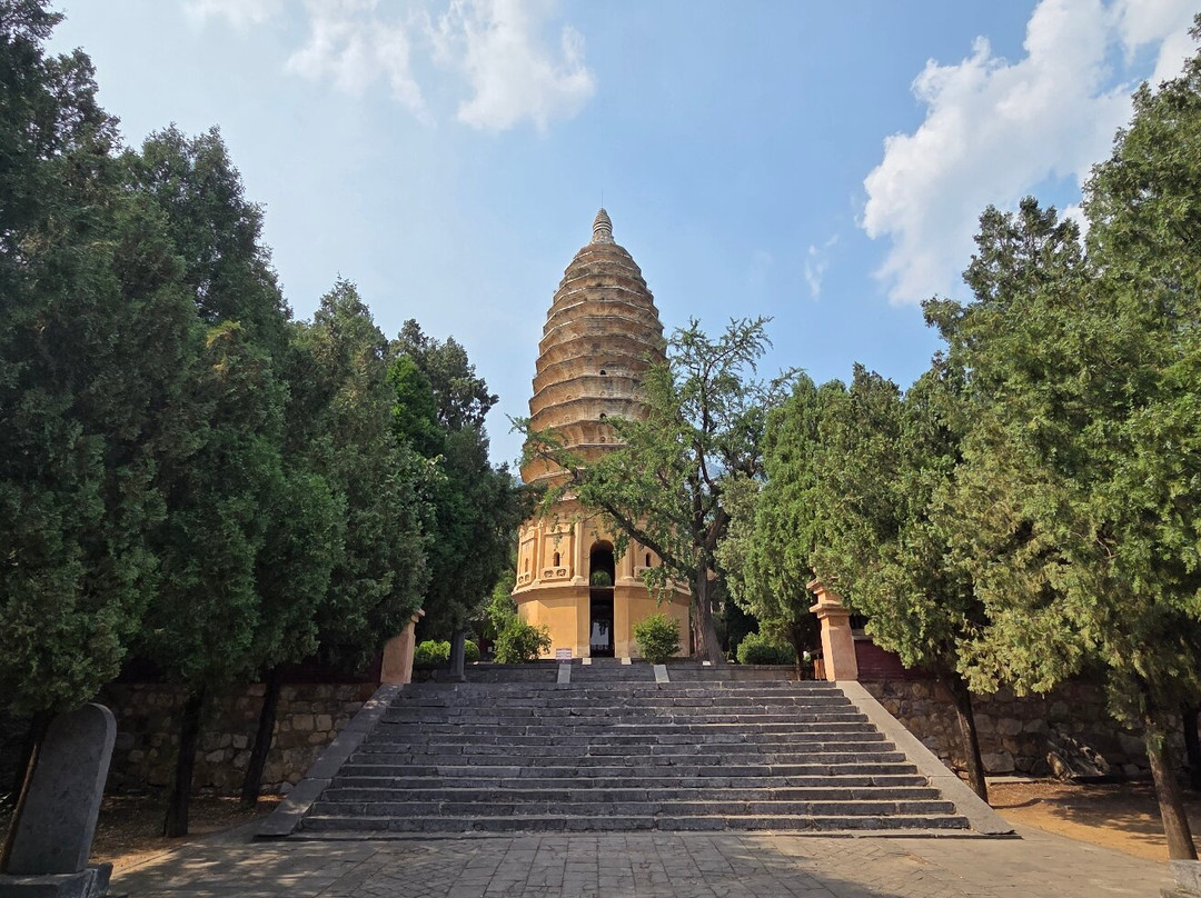 嵩岳寺塔-登封市必去景点