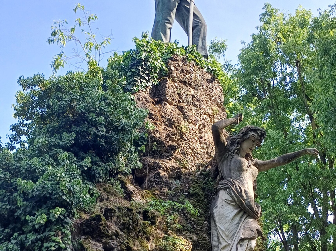 Statua di Giuseppe Garibaldi-帕维亚必去景点