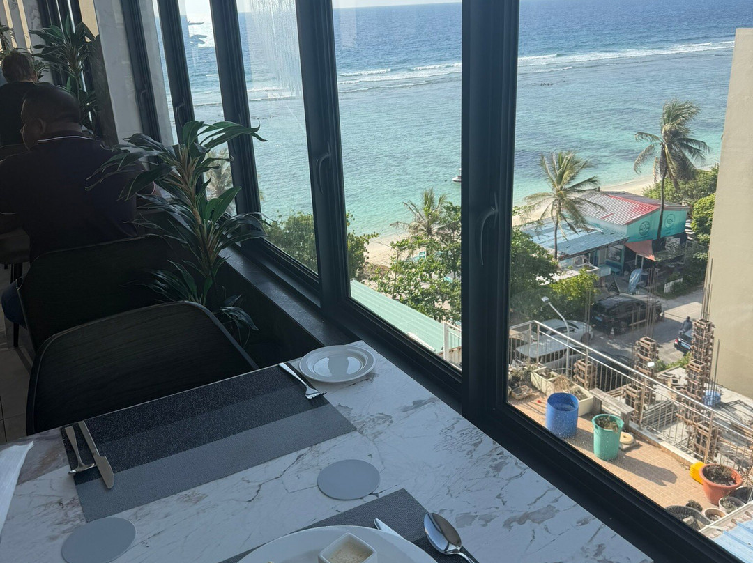 呼鲁马累海洋大酒店主图