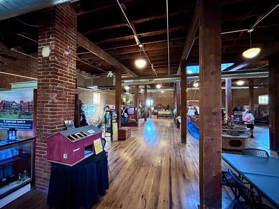 New Visitors Center and River, Rails & Trails Museum-Boonville必去景点
