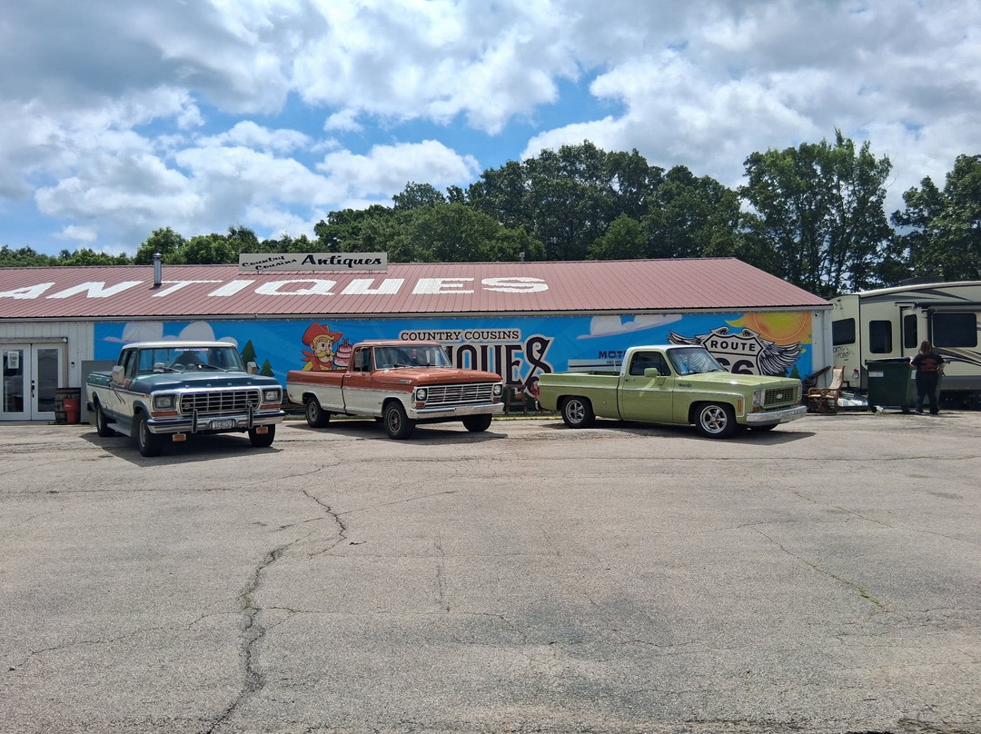Country Cousins Antique Mall-Bourbon必去景点