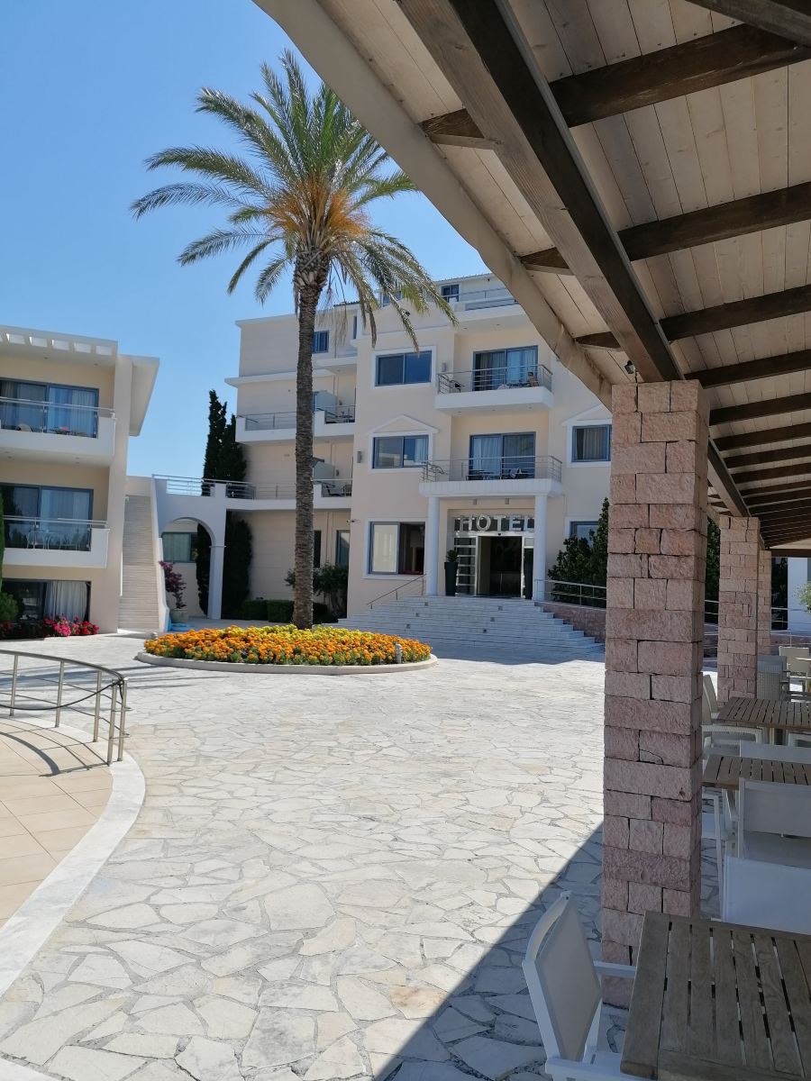 洛里安西罗克斯尼亚酒店-旅行者