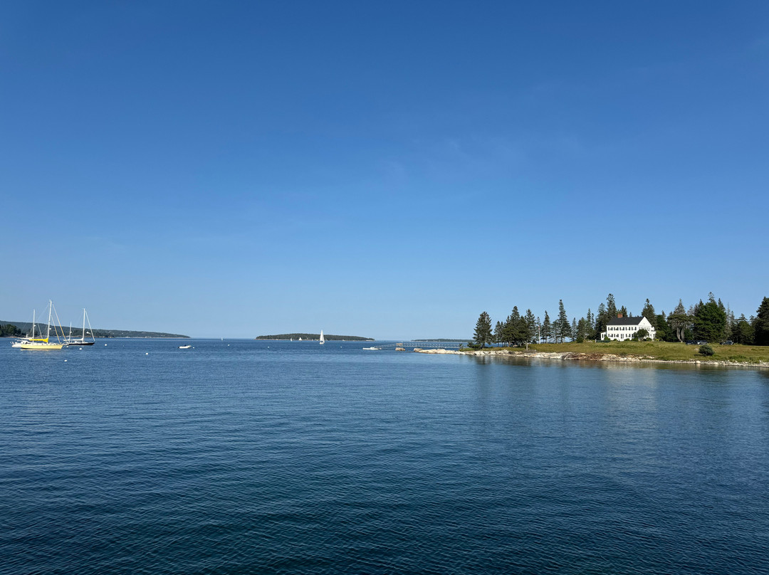 The Moorings Inn Waterfront主图