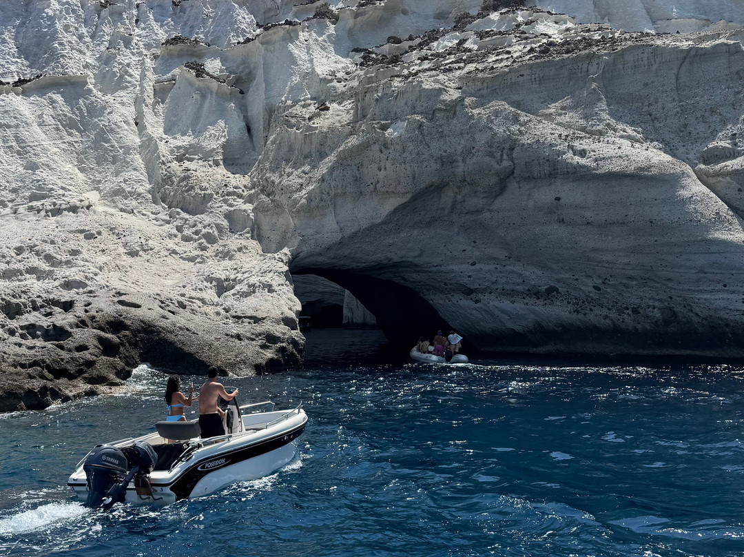 Odysseus A. Yacht Cruises-Adamas必去景点