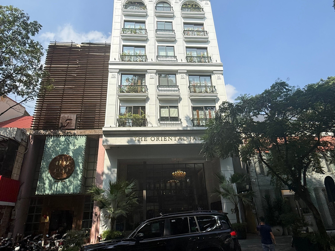 东方翡翠酒店主图