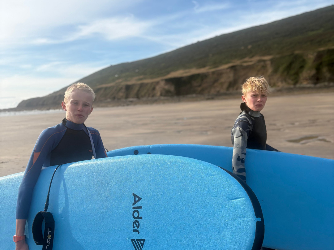 Walking On Waves Surf School-Saunton必去景点